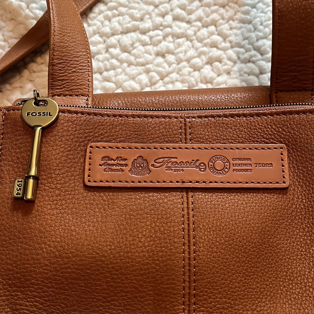 Fossil Crossbody - Picture 10 of 16